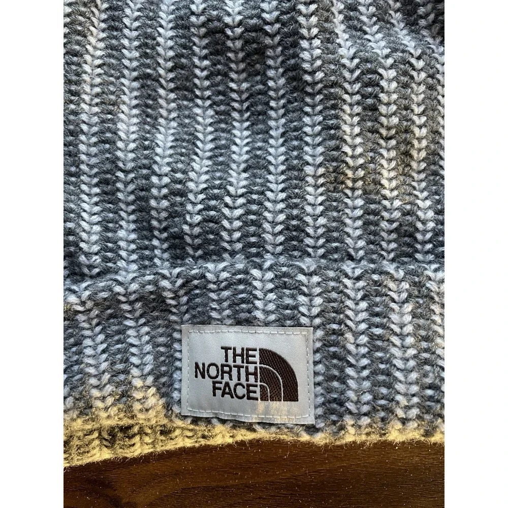 The North Face Logo Box Cuff Beanie Hat Grey Knit Beanie Fleece Inner